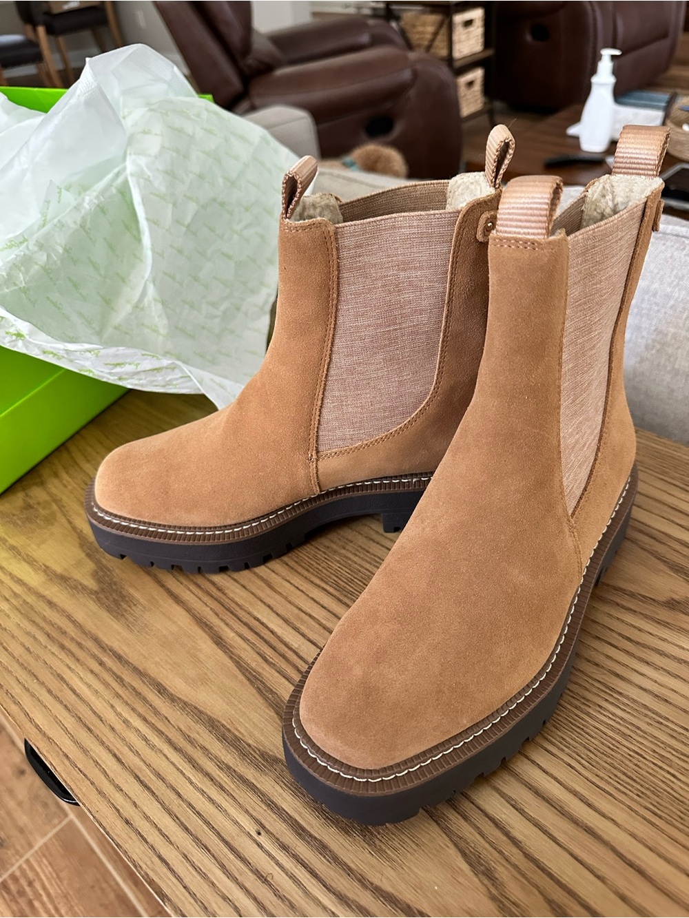 NIB Sam Edelman Laguna Camel Suede Lug Chelsea Boots